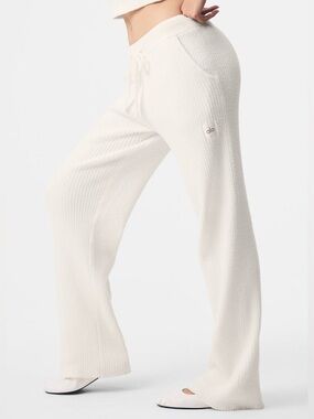 Alo Yoga Snuggle Up High-Waist Wide Leg Sweater Pant - Size S - Like New
